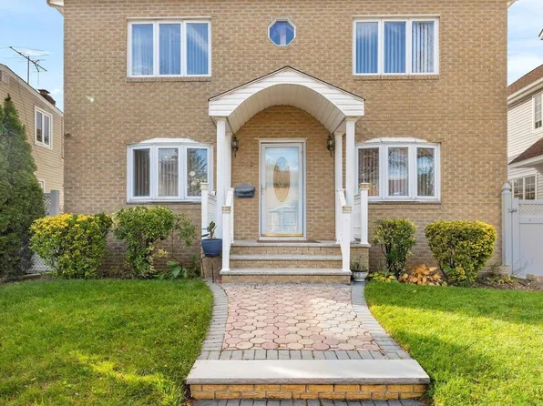 79-32 262nd Street, Floral Park, NY 11004