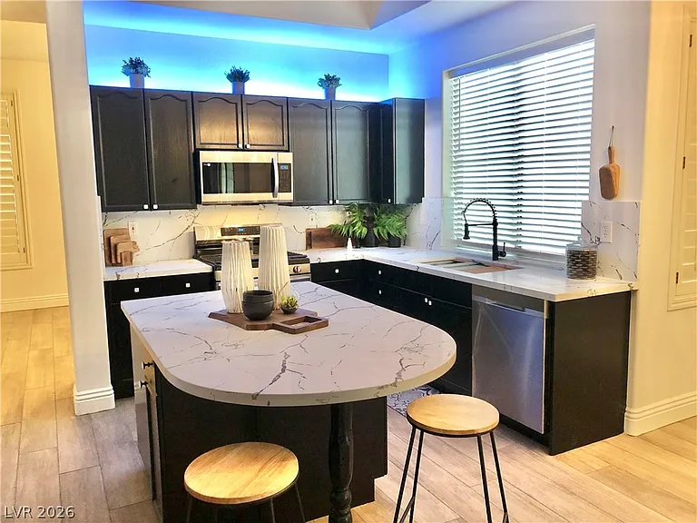 20 Chateau Whistler Ct — Photo 11