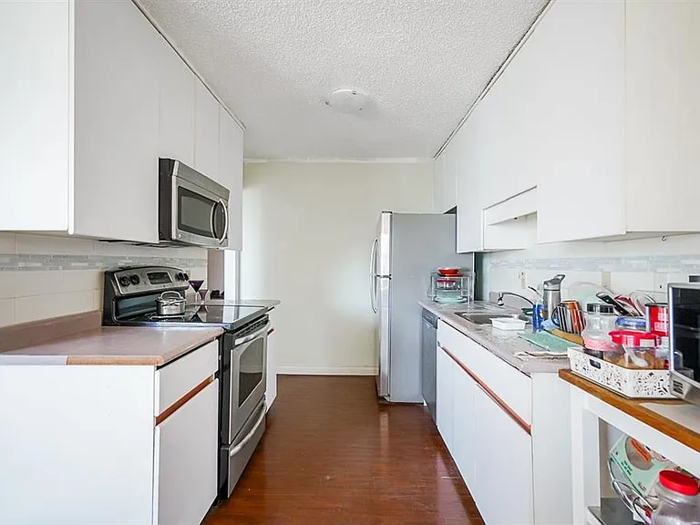 236 W 2nd St #109 — Photo 9