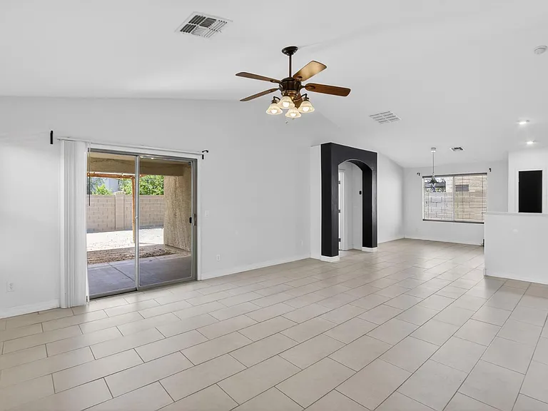 6550 S 44th Ave — Photo 9