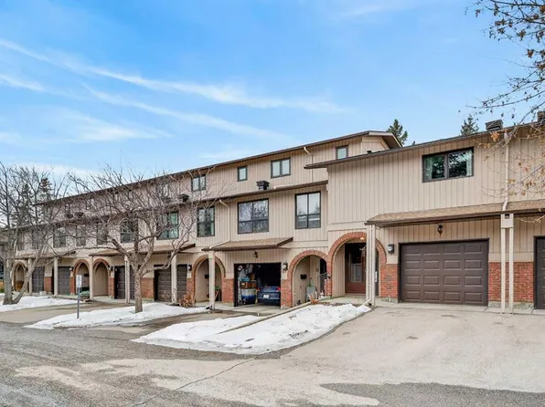 14 N Canterbury Gdns SW, Calgary, AB T2W 2S9