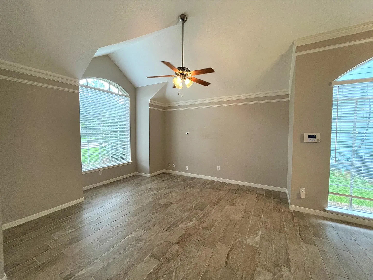 5 bed, 2.5 bath, 2289 sqft, $2,300 — Photo 3