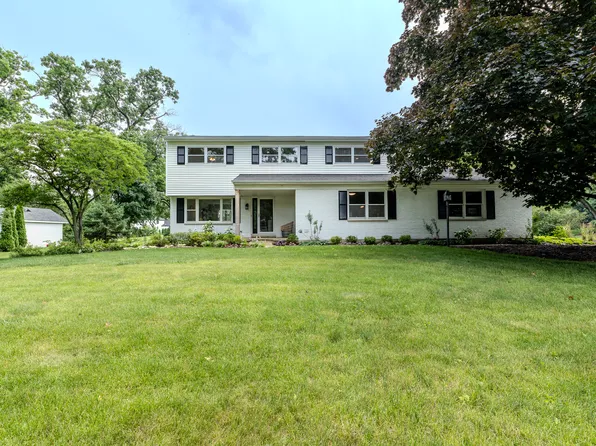 38W661 W Mary Ln, St Charles, IL 60175