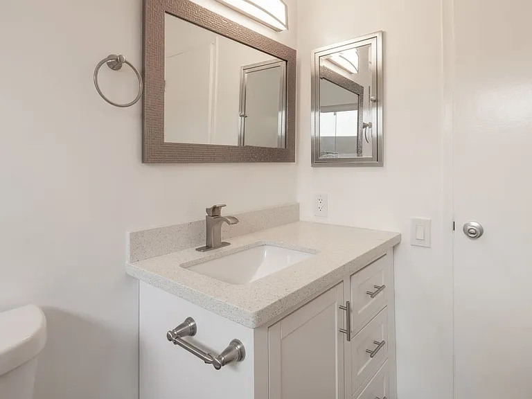 1527 Yale St #6 — Photo 35