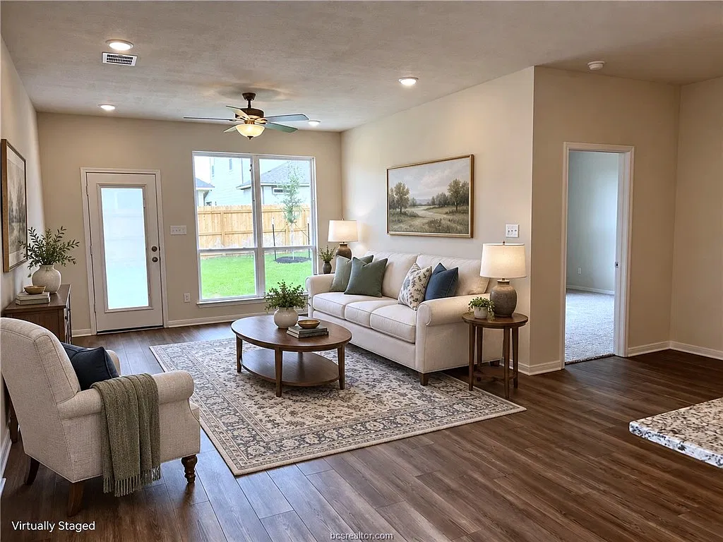 4 bed, 1954 sqft, $2,400 — Photo 3