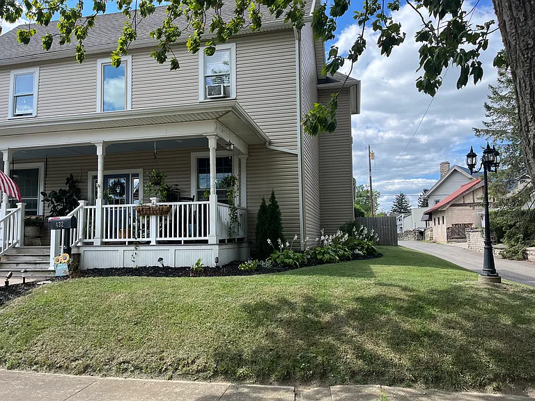 432 E East St — Photo 6