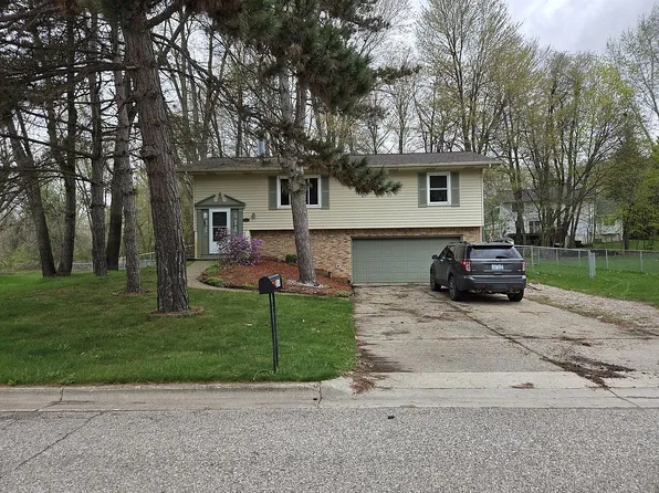 514 Cherry St, Dewitt, MI 48820