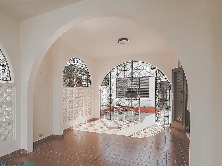 423 Calle R — Photo 17