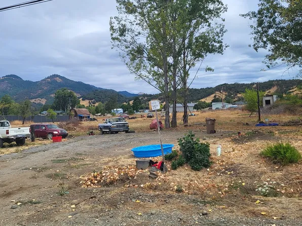 277 Carte Ln, Myrtle Creek, OR 97457