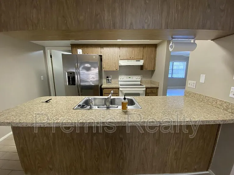 14875 Cromwell Dr — Photo 6