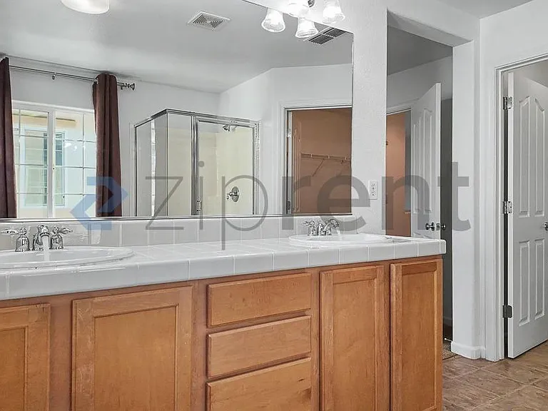 8464 Roseto Rd — Photo 40