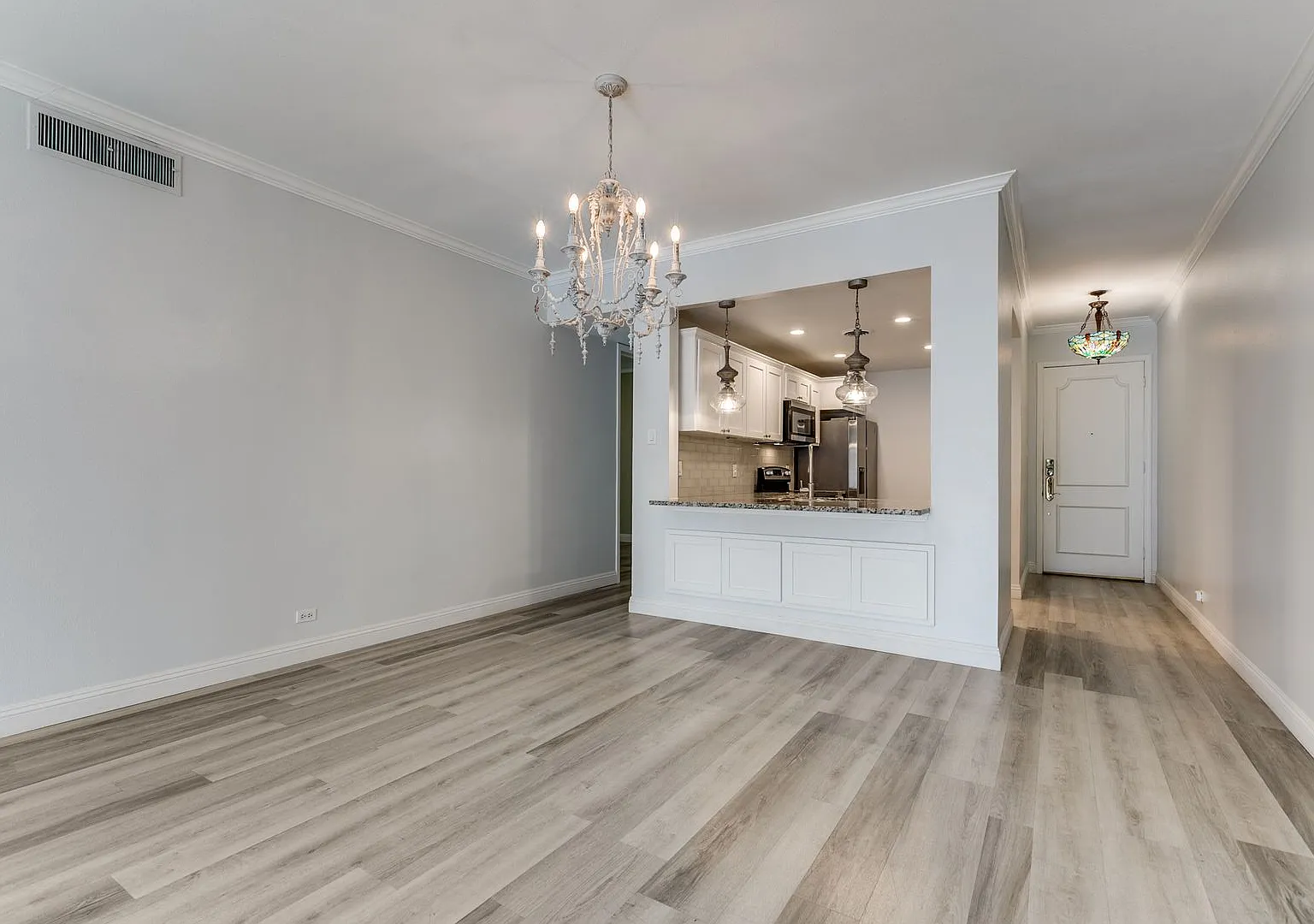 Renovated 3-Bedroom Condo At Chateau Dijon — Photo 4