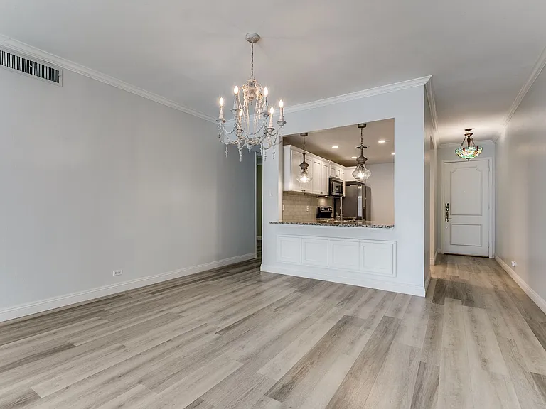7709 Broadway #113 — Photo 4