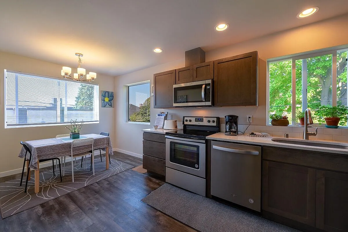 2403 Boylston Ave E — Photo 2