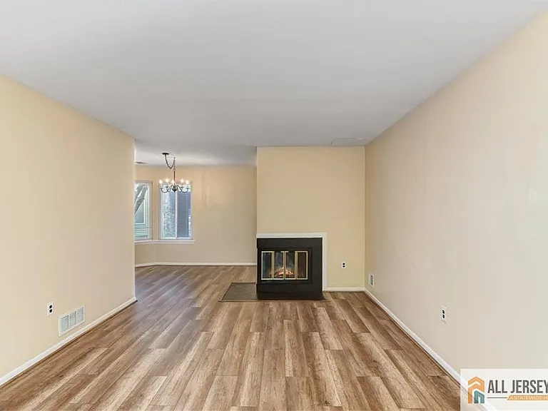 1068 Schmidt Ln — Photo 8