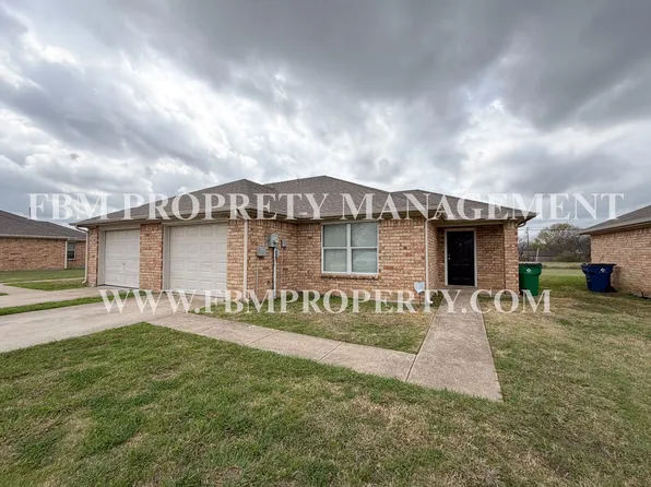 1516 Drexal Drive - Beautiful 3 Bedroom, 2 Bathroom Duplex Located in Waxahachie, TX!, 1516 Drexal Dr, Waxahachie, TX 75165