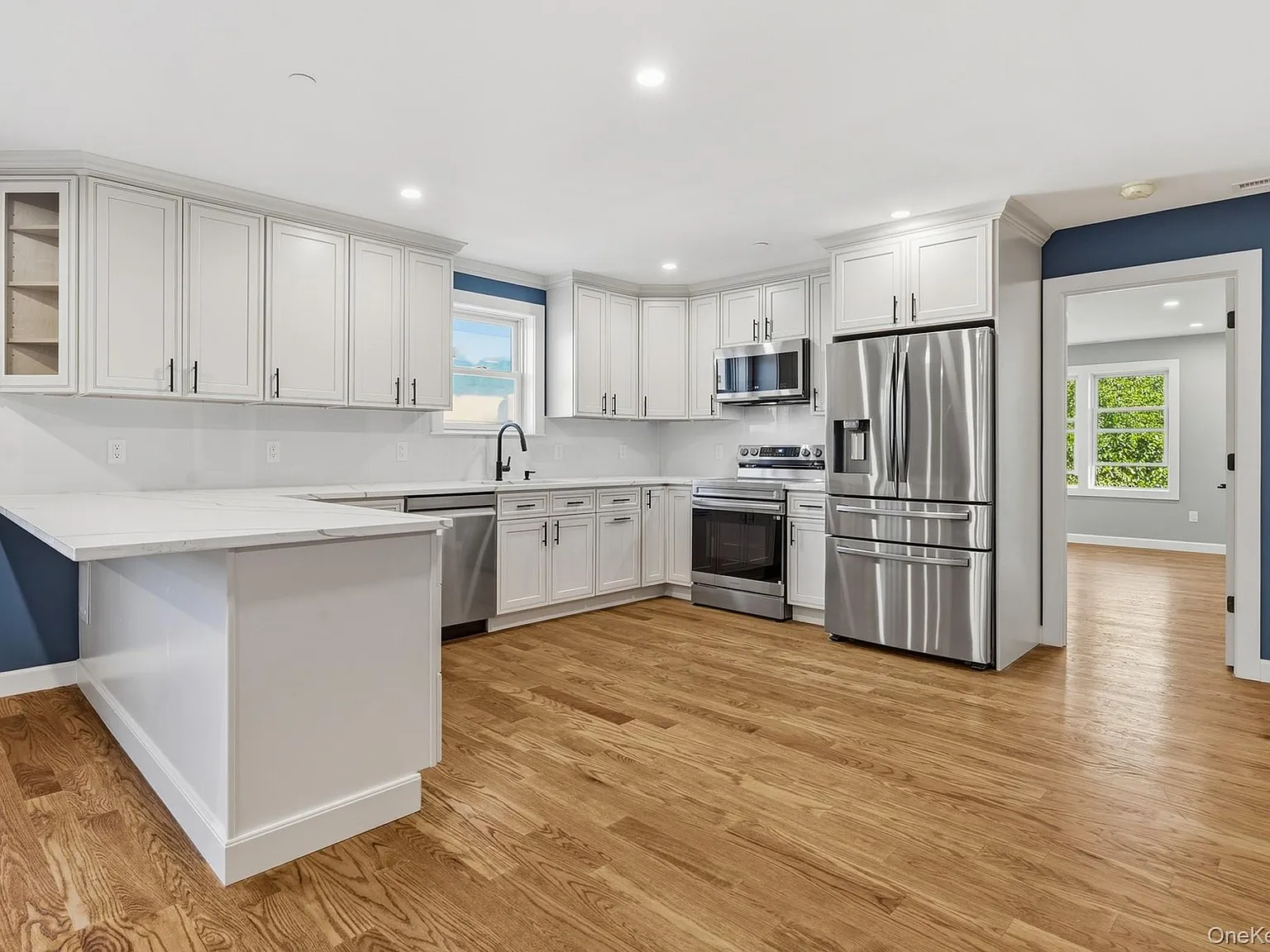 3 bed, 2.0 bath, 1300 sqft, $4,500 — Photo 3