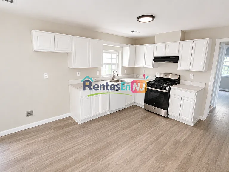 378 Hillside Ave #1B — Photo 4