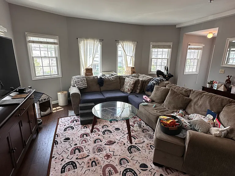 27 Sussex Ave #2 — Photo 4