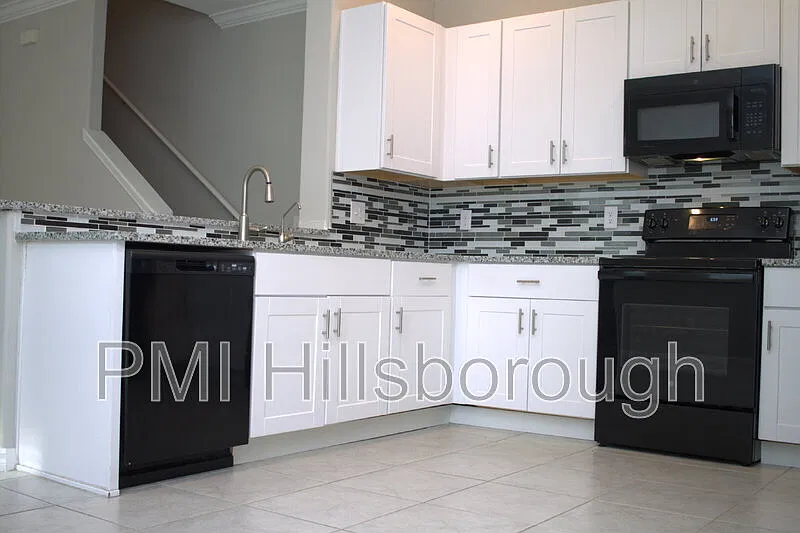 2 bed, 2.5 bath, 1741 sqft, $2,200 — Photo 4