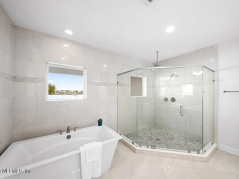 457 Marquesa Cir — Photo 13