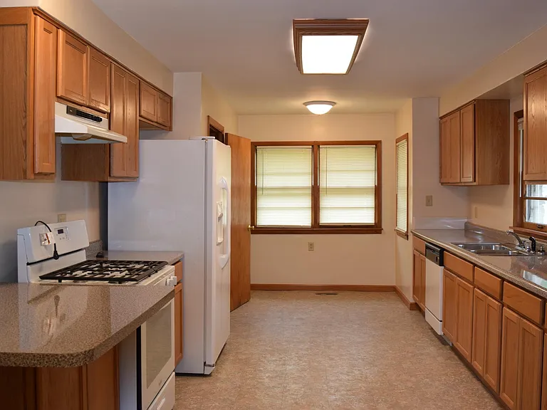 3 James Pl — Photo 4