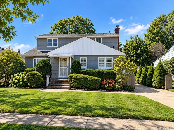 1460 Joyce Lane, Seaford, NY 11783