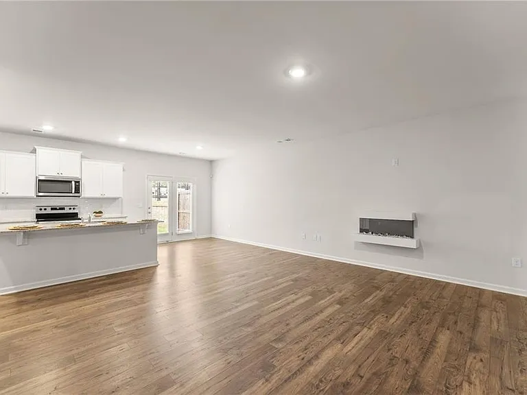 300 Stoneybrook Dr — Photo 5