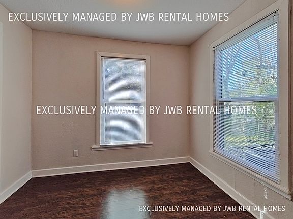 5th image of 924 Huron St