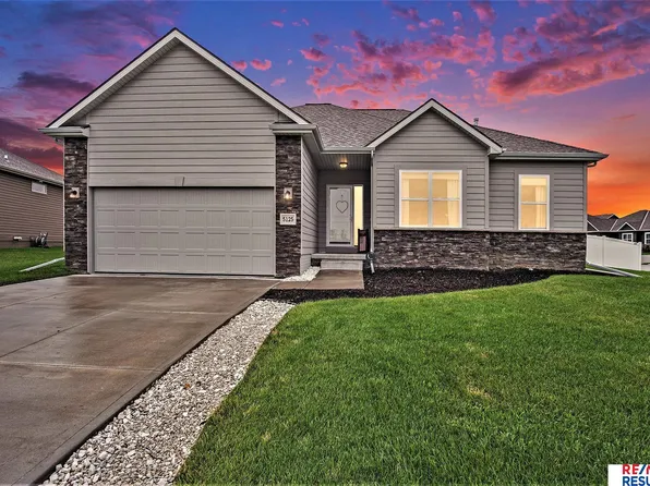 5125 Leawood Dr, Papillion, NE 68133