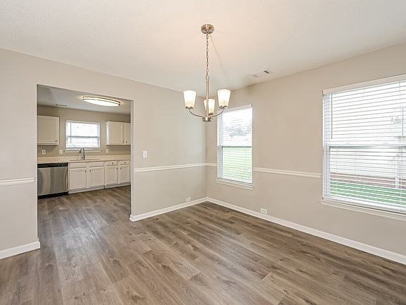 5th image of 3612 Rosebud Park Dr