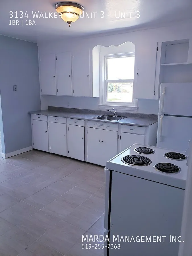 Spacious 1 Bed/1 Bath Unit On Walker! + Hydro — Photo 1