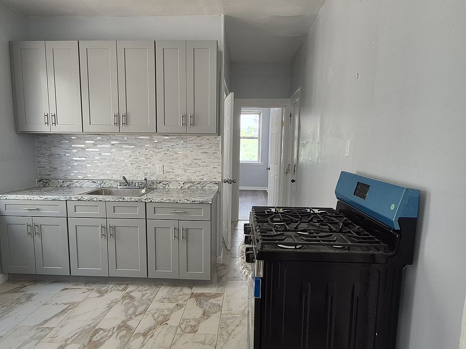 2nd image of 237 Myrtle Ave Floor 2