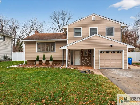 707 Warfield Rd, North Plainfield, NJ 07063