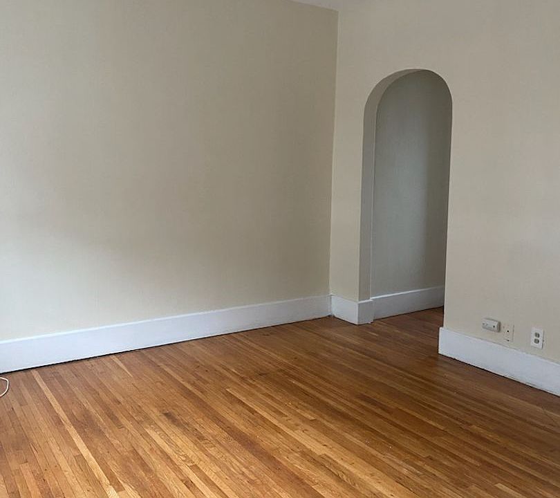 2nd image of 960 Dewey Ave APT 7