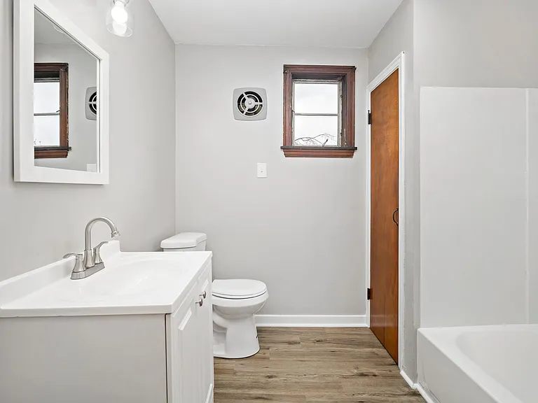 670 Main St — Photo 9