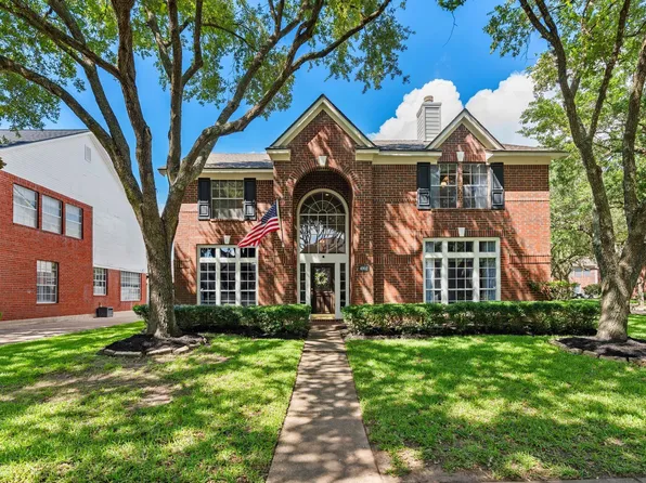 4902 Bend Ct, Sugar Land, TX 77478