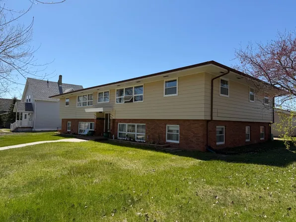 904 Cedar Ave, Harvey, ND 58341