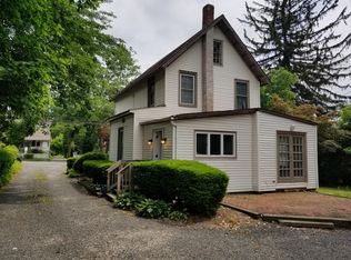 35 E Main St, Huntington, NY