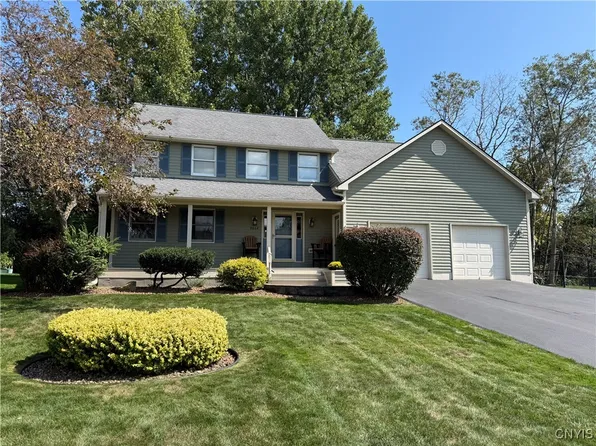 8864 Lombardi Dr, Cicero, NY 13039