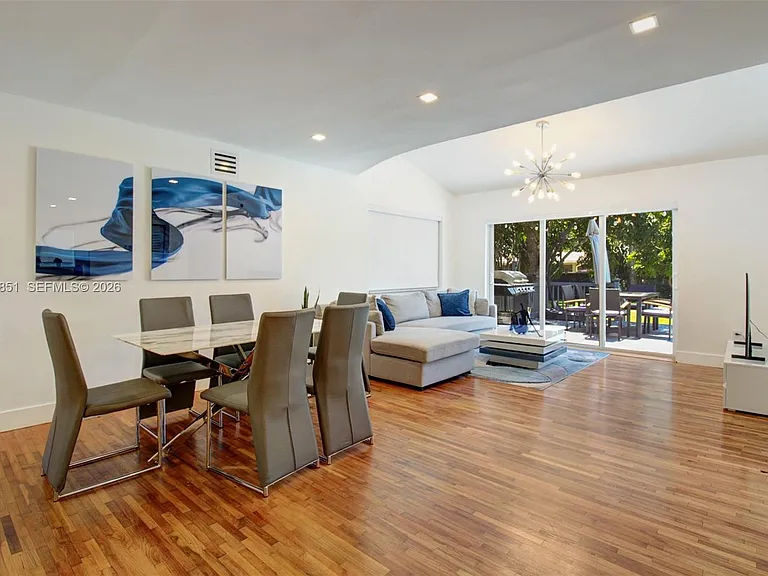 360 NE 116th St — Photo 1