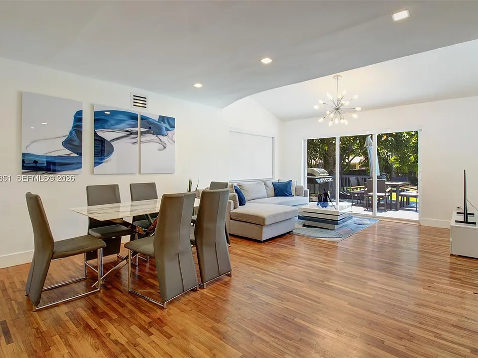 360 NE 116th St