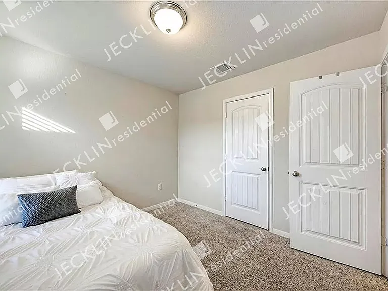 105 Kleberg Ct — Photo 22