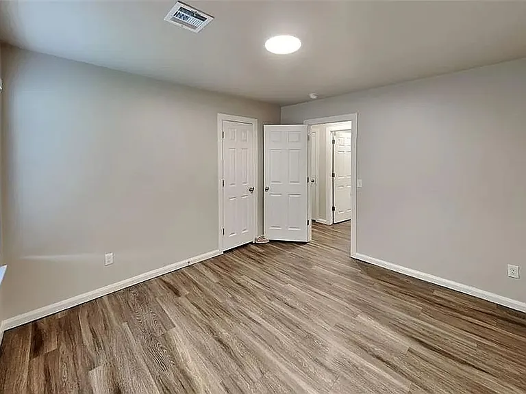 1104 Ashton Ln — Photo 12
