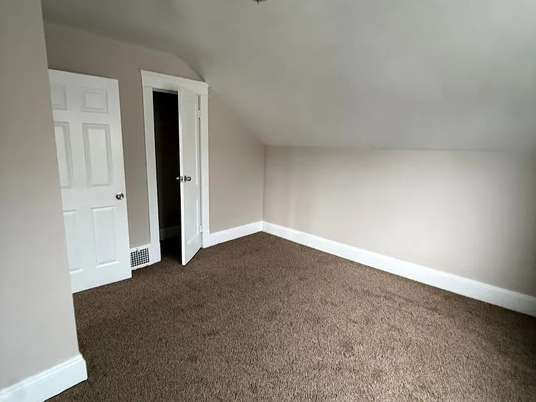 13810 Bartlett Ave — Photo 7