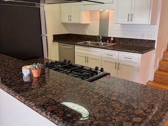 2nd image of 4841 Whitsett Ave #12