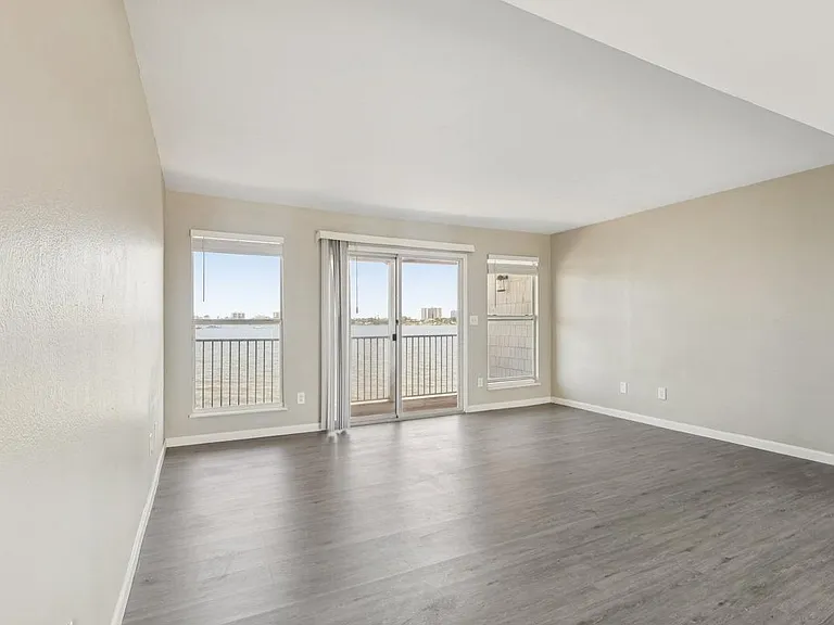 12th & Beach Apartments — Photo 59