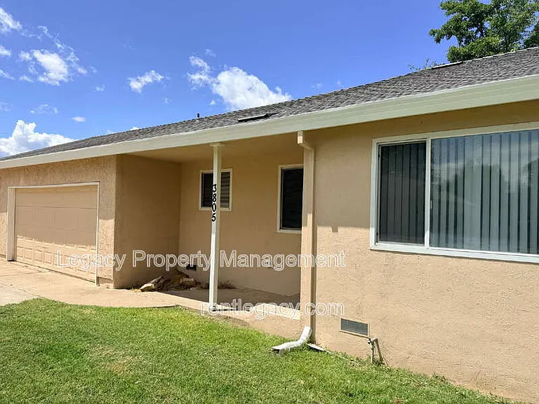 3805 32nd Ave — Photo 4