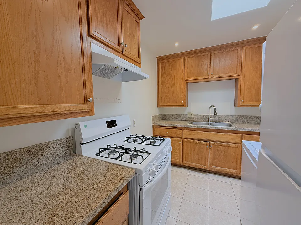 924 W Clark Ave #1/2