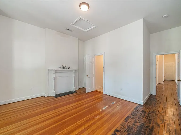 129 W Clay St — Photo 17